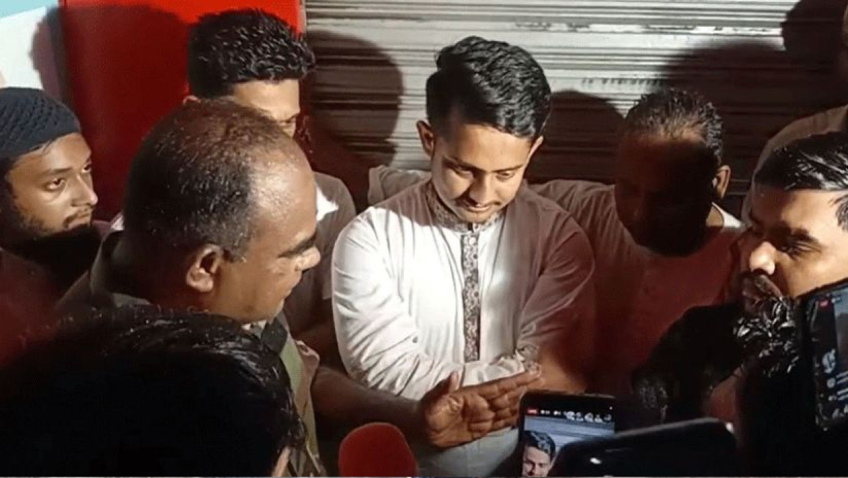 সেনাবাহিনীর সঙ্গে আলাপকালে সার্জিস আলম