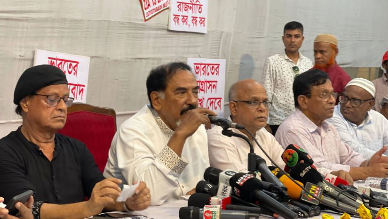 জিয়াউর রহমানের ৪৪তম শাহাদাতবার্ষিকী উপলক্ষে বাংলাদেশ জাতীয়তাবাদী মুক্তিযোদ্ধা দল আয়োজিত আলোচনা সভায় বক্তব্য দেন বিএনপির স্থায়ী কমিটির সদস্য মেজর (অব.) হাফিজ উদ্দিন আহমদ