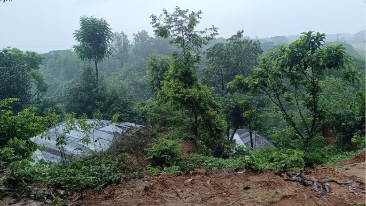 উচ্ছেদের পর পাহাড়ের পাদদেশে ঠাঁই