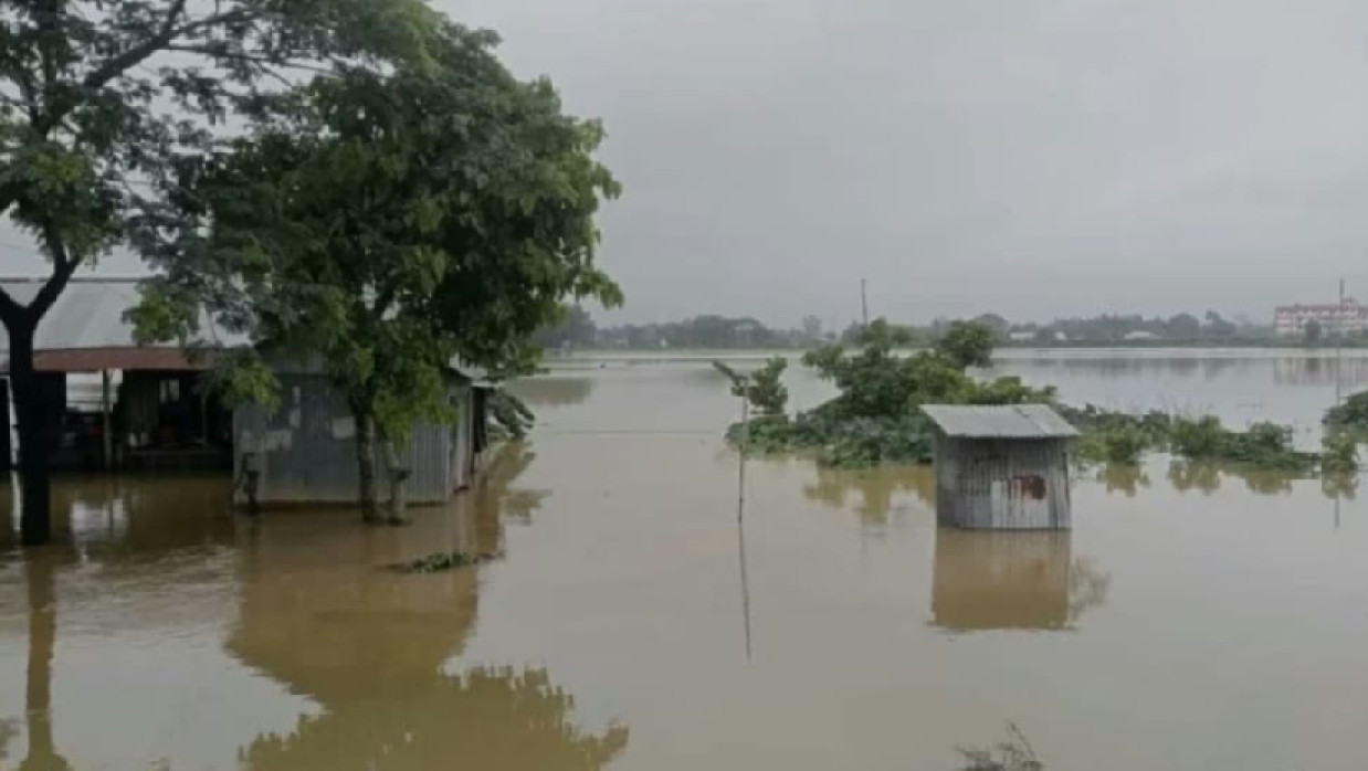 পাহাড়ি ঢলে ২০ গ্রাম প্লাবিত