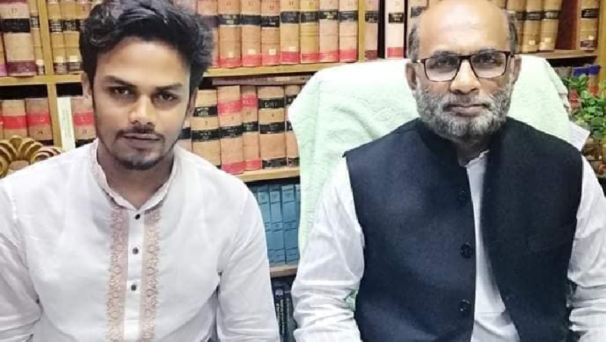 শ ম রেজাউল করিম ও তরিকুল ইসলাম তাপস (বায়ে)