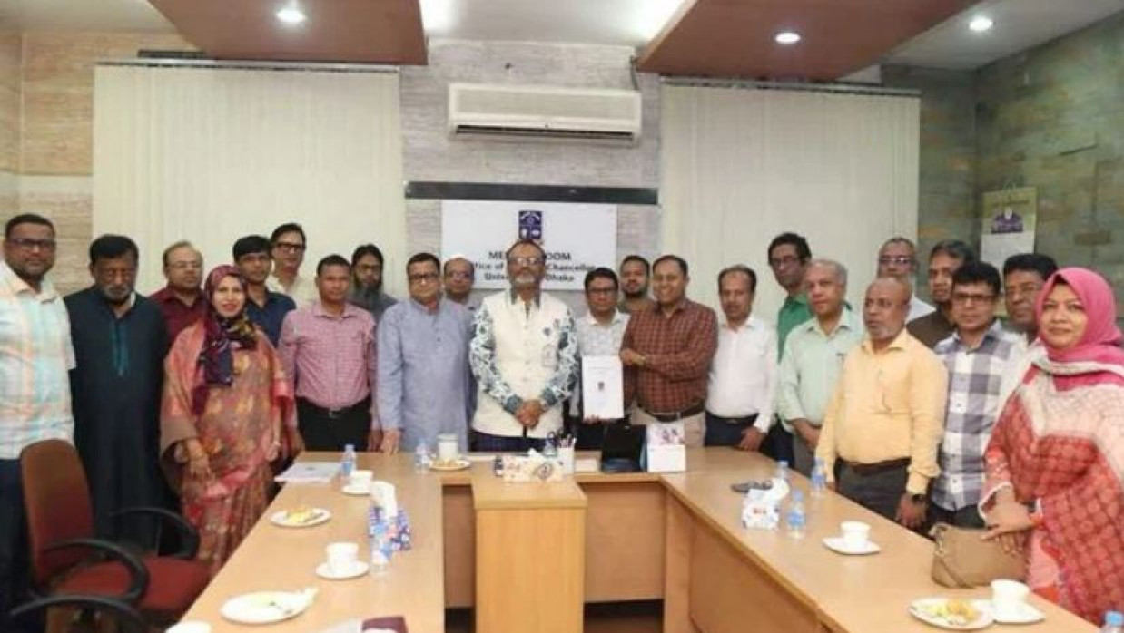 শিক্ষকদের স্মারকলিপি