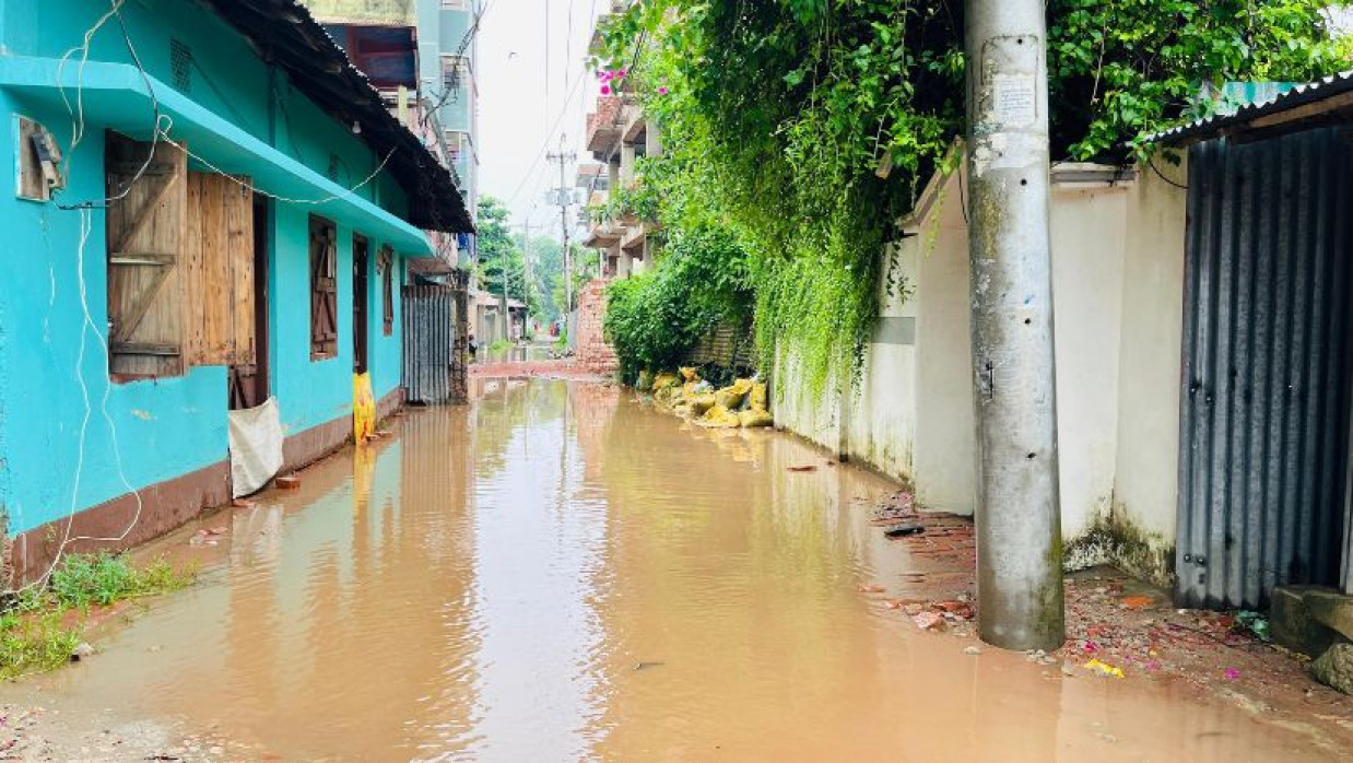 বৃষ্টিতে আনোয়ারায় জলাবদ্ধতা
