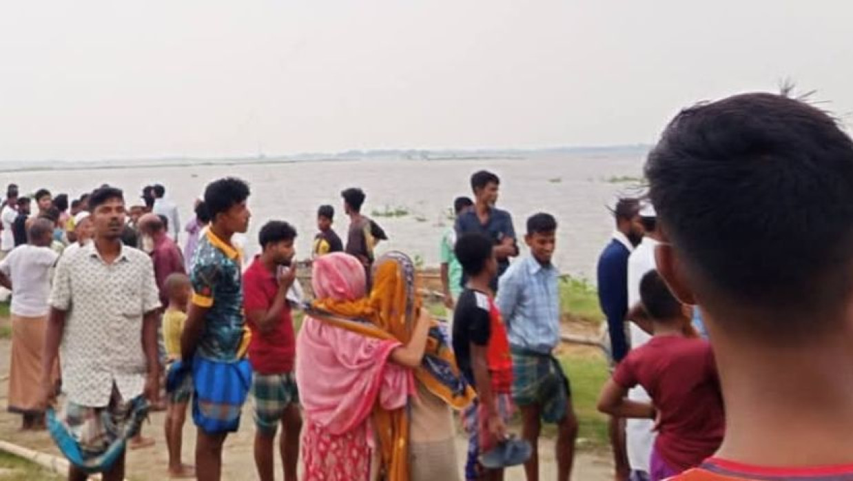 স্রোতের টানে নদীতে ভেসে গেলেন কৃষক