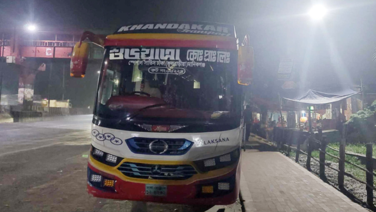 শুভযাত্রা পরিবহনের আটককৃত বাস 