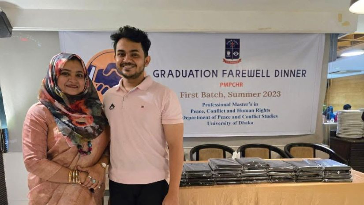ঢাবির শান্তি ও সংঘর্ষ অধ্যয়ন বিভাগে মা জুলিয়া আইরিন এবং ছেলে মুকসেতুল ইসলাম আলিফ