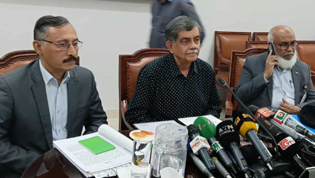 সংবাদ সম্মেলনে শিক্ষা উপদেষ্টা