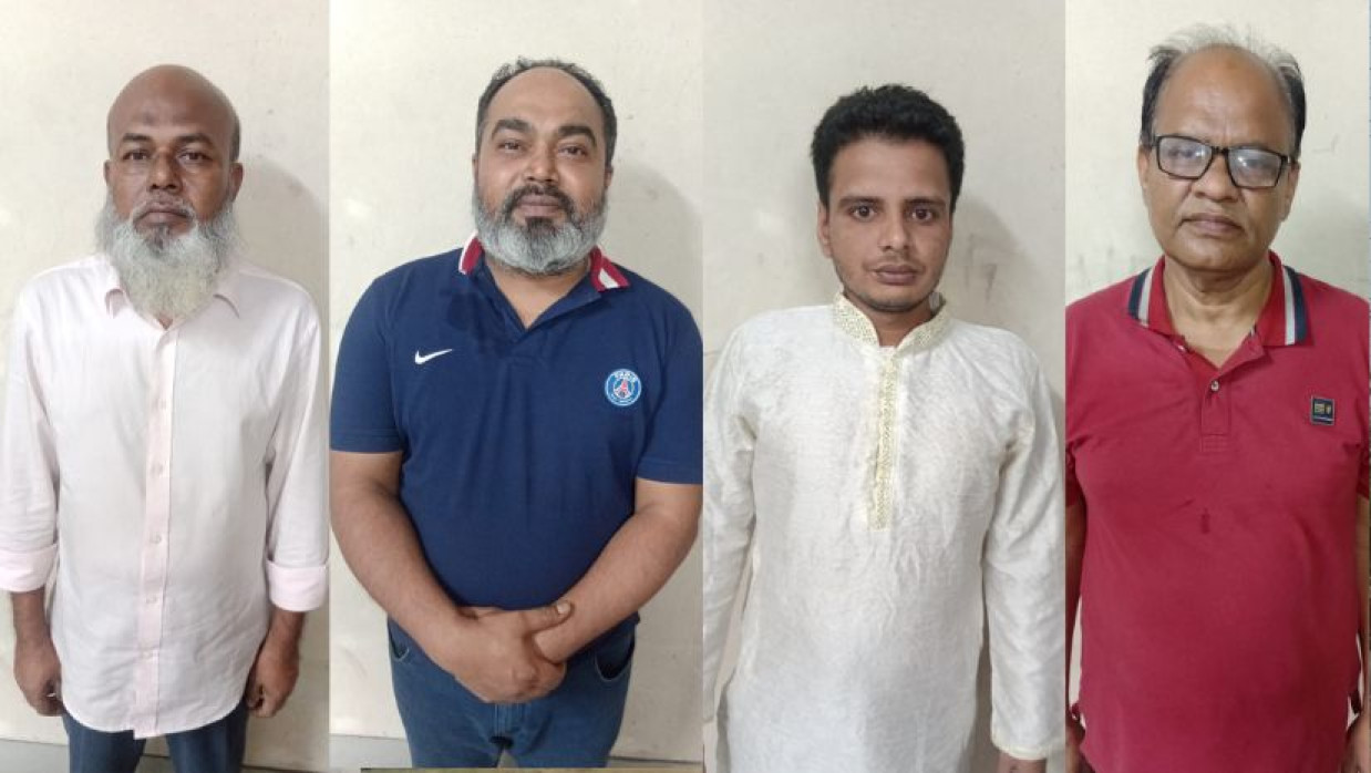 গ্রেপ্তার ৪