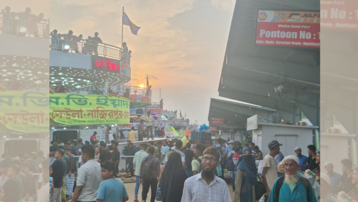 সদরঘাটে ঘরমুখো মানুষের ভিড়