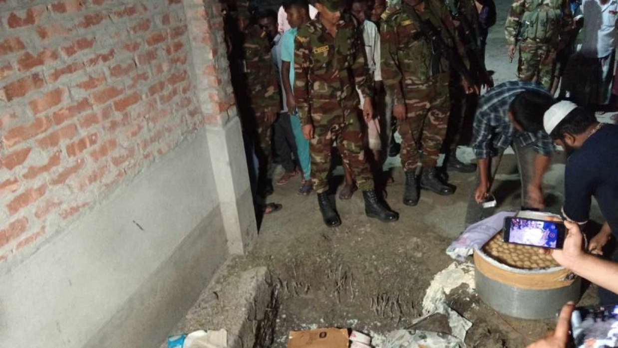 আলুর হিমাগারে দই-মিষ্টি মজুদ