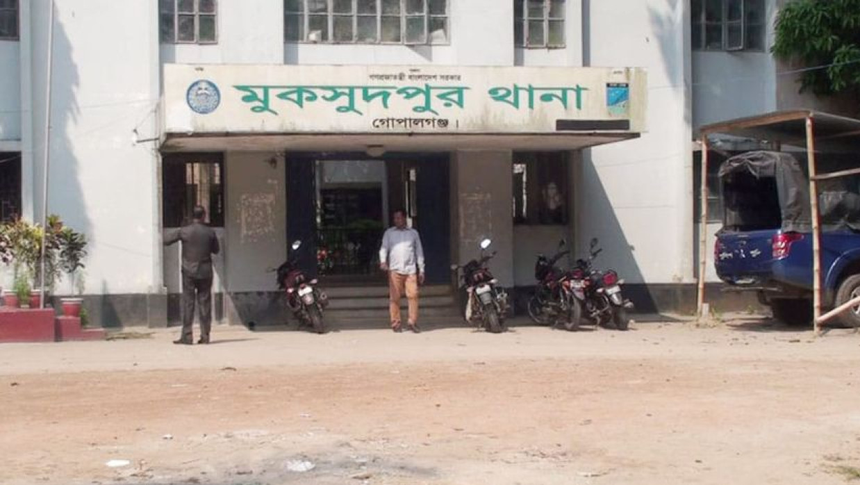 পূর্ব শত্রুতার জেরে বৃদ্ধকে কুপিয়ে হত্যা, বাড়িঘর ভাংচুর-লুটপাট