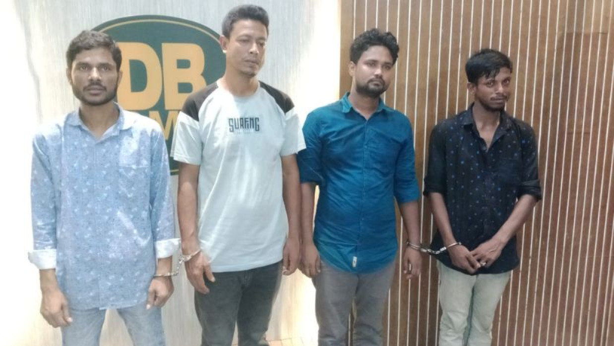  গ্রেপ্তার হওয়া চার পেশাদার ছিনতাইকারী