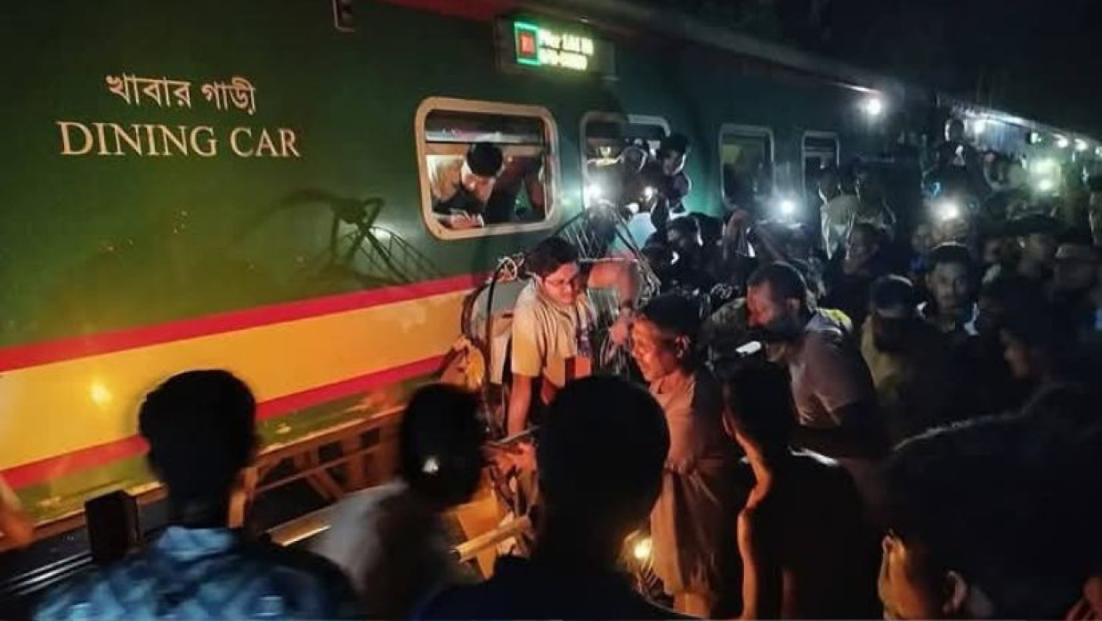 ট্রেন দুর্ঘটনায় নিহত ৪