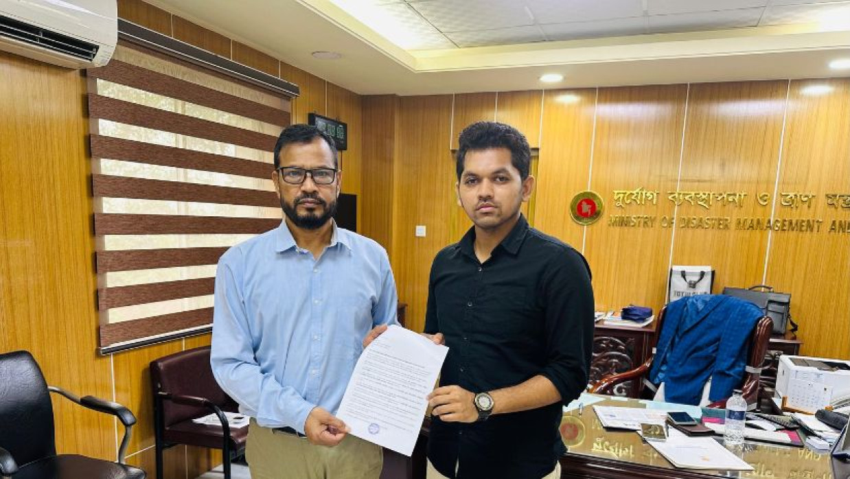 ফেনীতে সম্ভাব্য বন্যা পরিস্থিতি মোকাবেলায় দুর্যোগ মন্ত্রণালয়ের উপদেষ্টা বরাবর স্মারকলিপি প্রদান করেন এনসিপি নেতা আজিজুর রহমান রিজভী