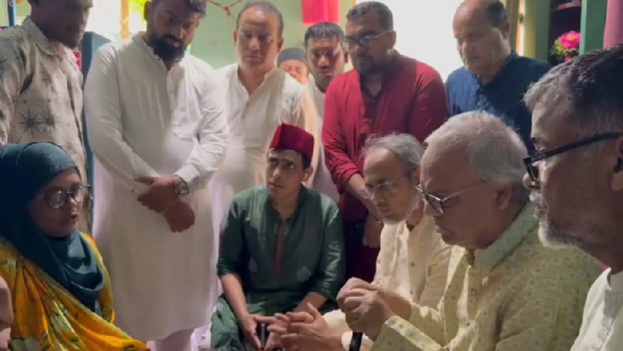 শহীদ পরিবারের সদস্যদের সঙ্গে সাক্ষাৎ