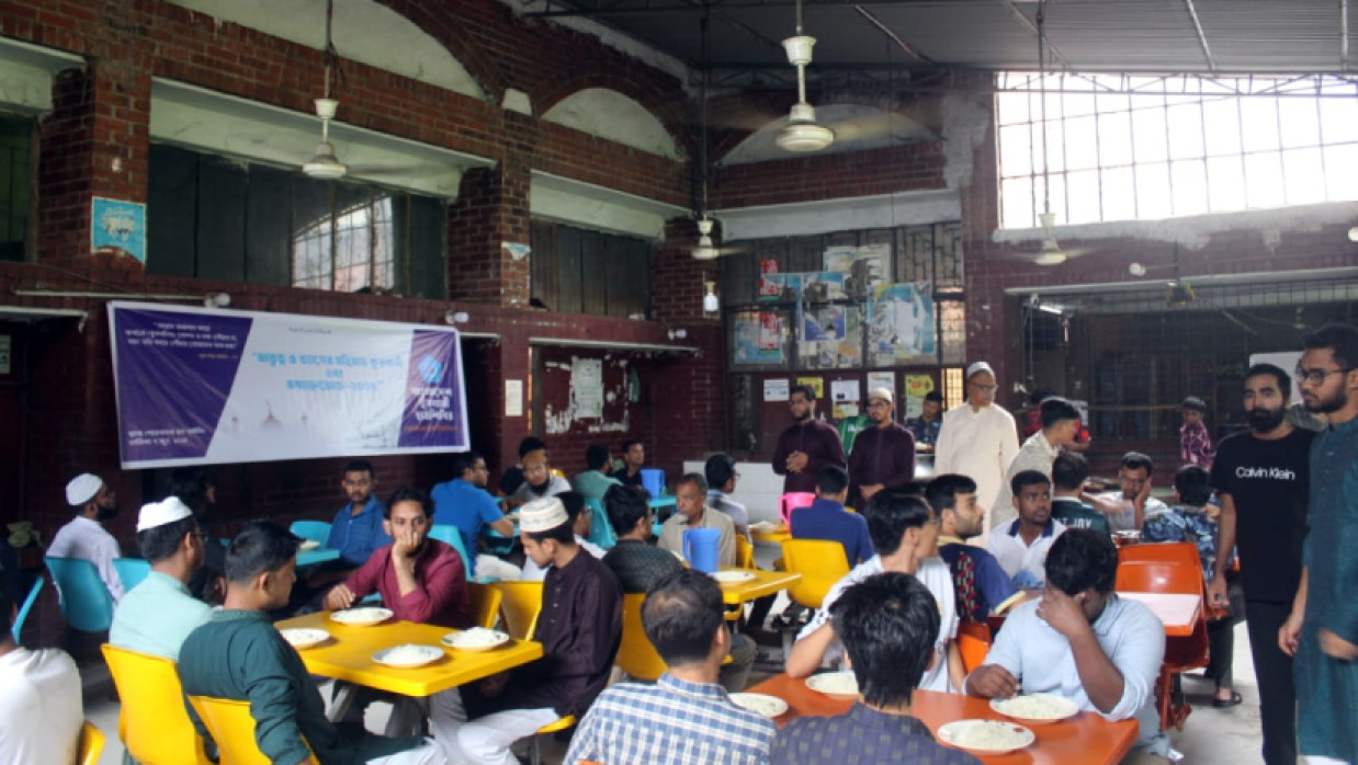 ঈদের দিন শিক্ষার্থীদের জন্য মধ্যাহ্নভোজের আয়োজন শেকৃবি ছাত্রশিবিরের