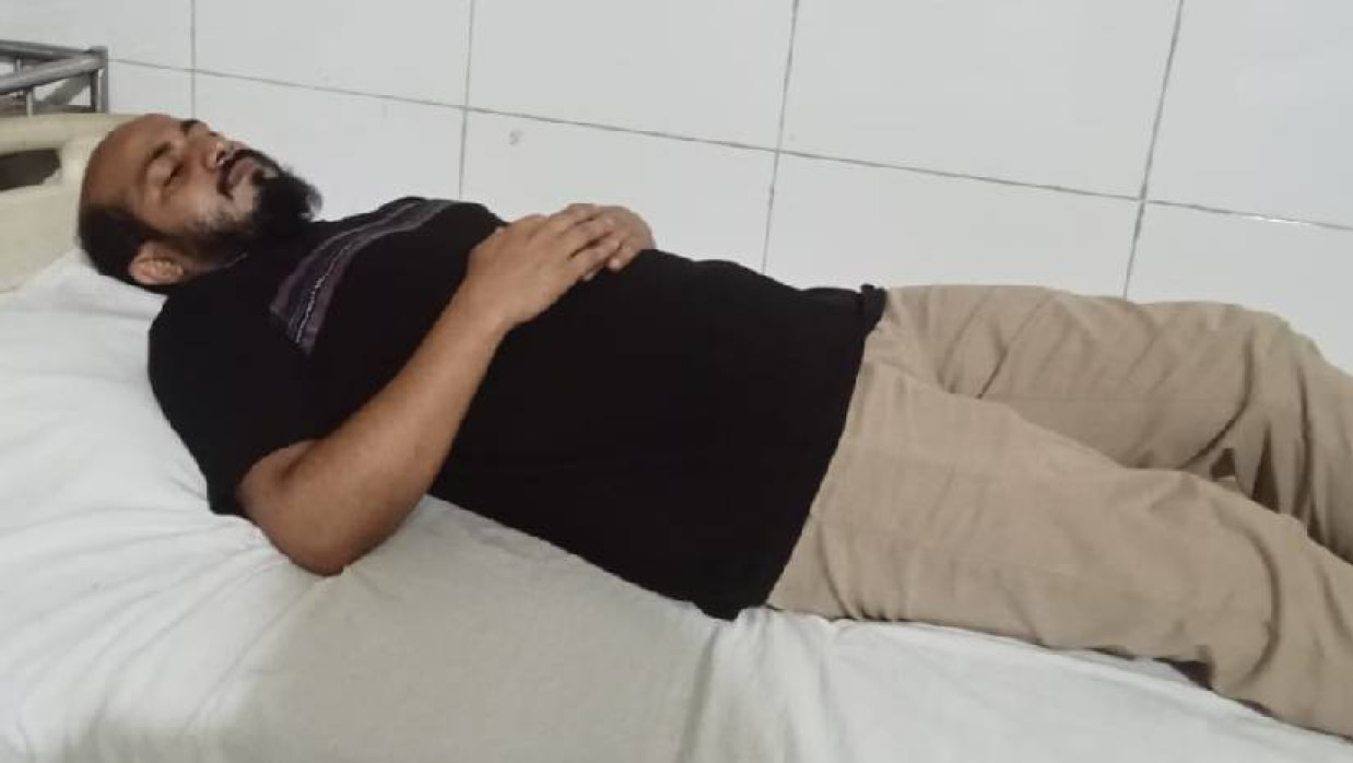আহত হয়ে হাসপাতালে ভর্তি সাংবাদিক