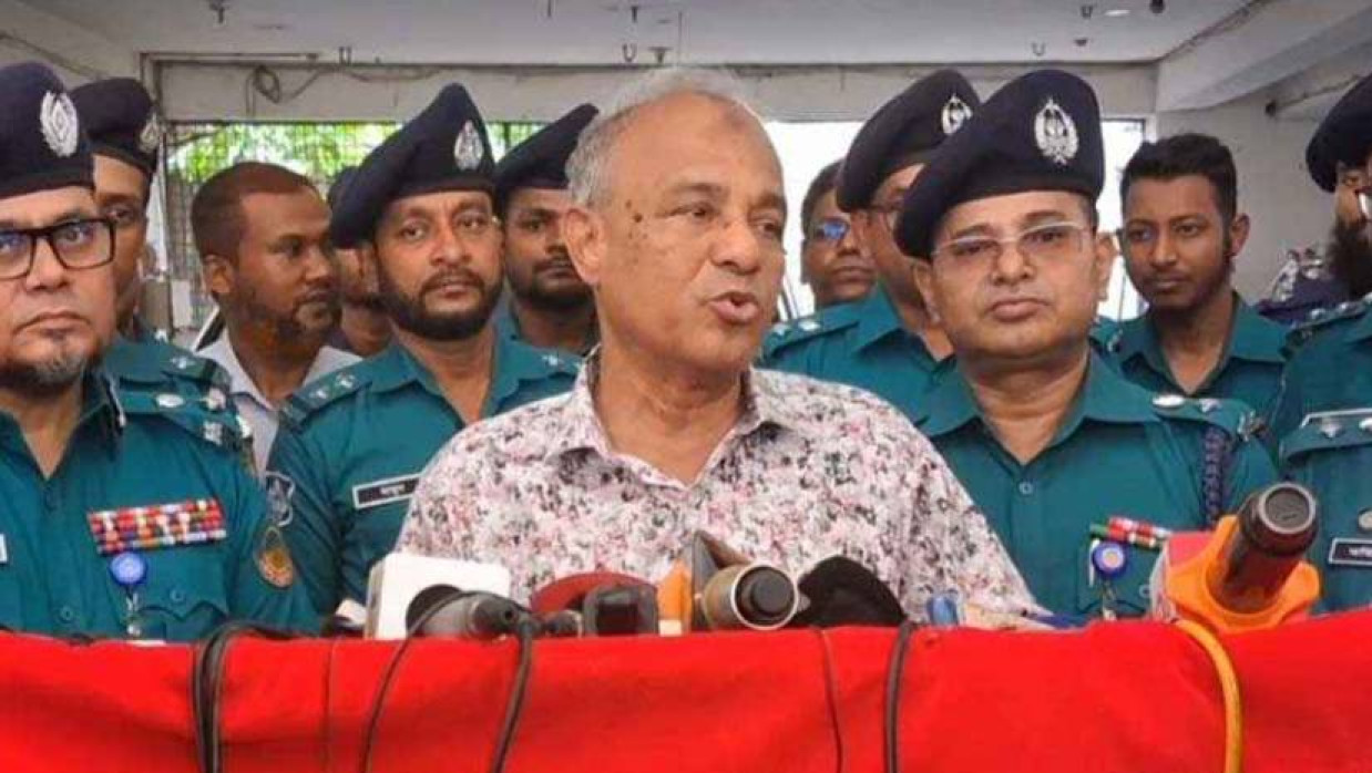 গাজীপুরের গাছা থানা পরিদর্শন শেষে কথা বলছেন স্বরাষ্ট্র উপদেষ্টা