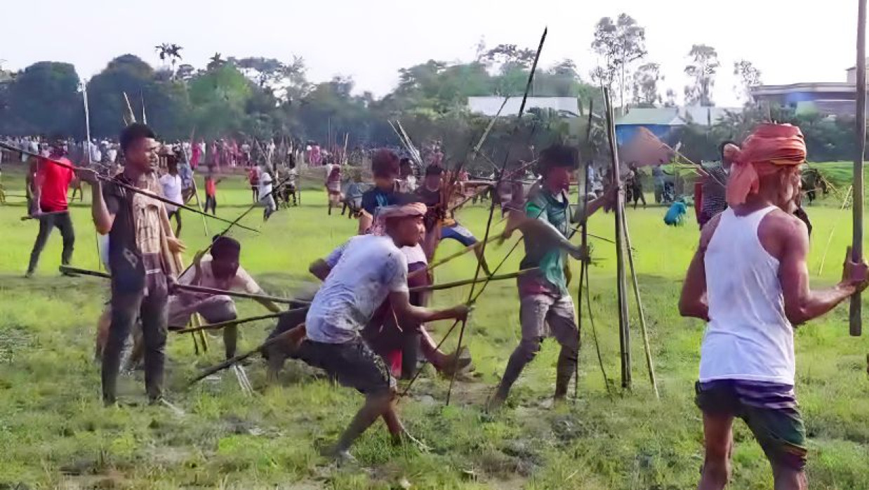ব্রাহ্মণবাড়িয়ায় জমি থেকে শসা খাওয়াকে কেন্দ্র করে সংঘর্ষ