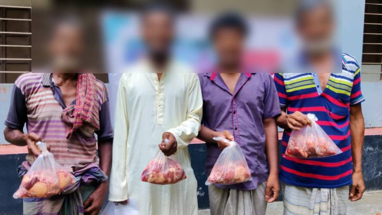 শতাধিক হতদরিদ্রদের মাঝে কুরবানির মাংস বিতরণ
