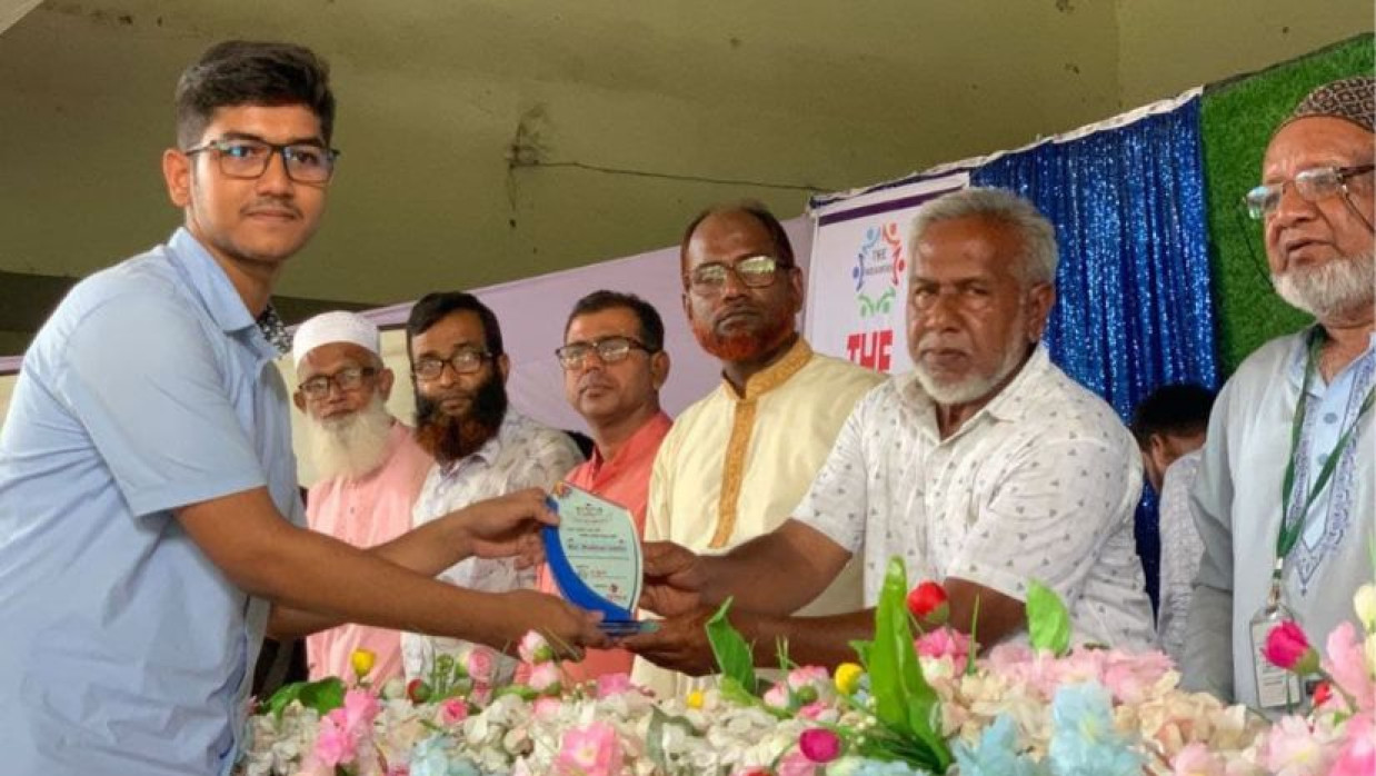 কৃতি শিক্ষার্থীকে সংবর্ধনা দিল 'দ্যা ড্রিমার্স'