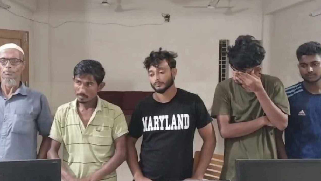 হামলাকারী পাঁচজনকে আটক করেছে সেনাবাহিনী