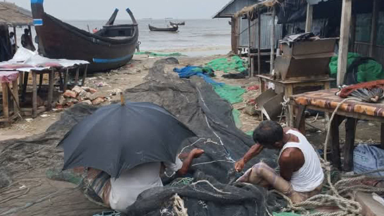 ব্যস্ত জেলেপাড়া
