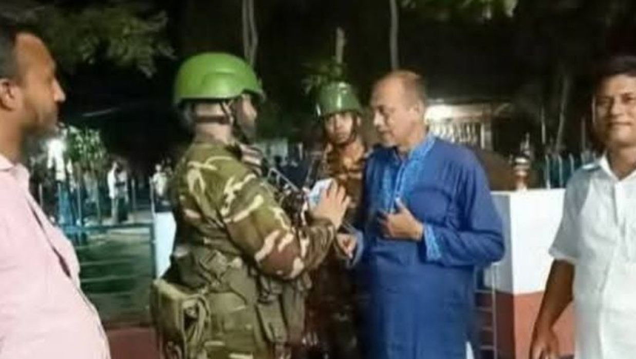 সমু চৌধুরীকে পরিবারেরর কাছে হস্তান্তর