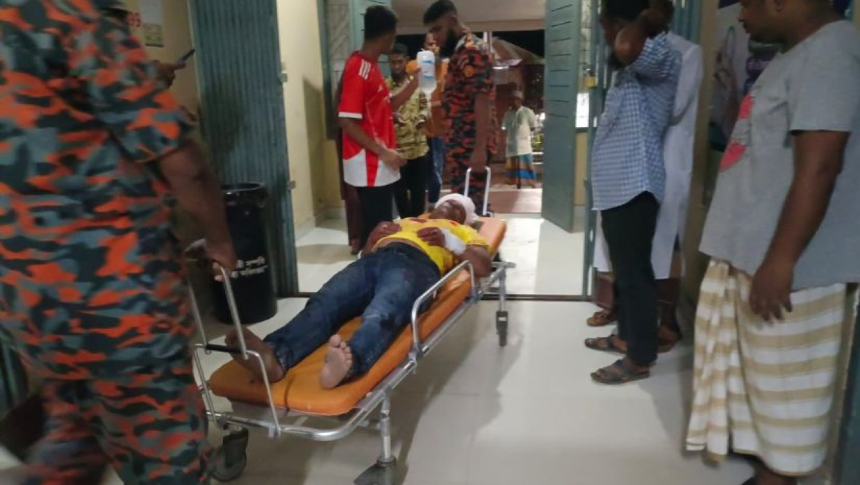 আহত অংশীদার আজাদ শেখ