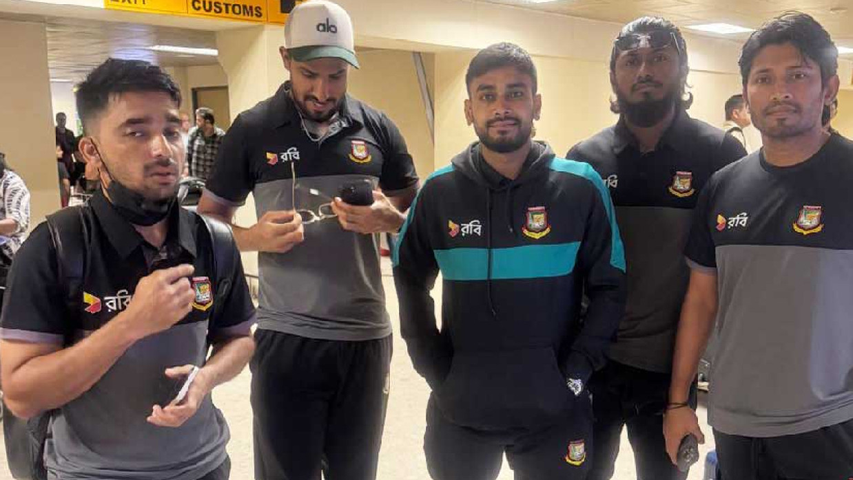 বাংলাদেশ ক্রিকেট দলের দুটি বহর শ্রীলঙ্কায় পৌঁছেছে