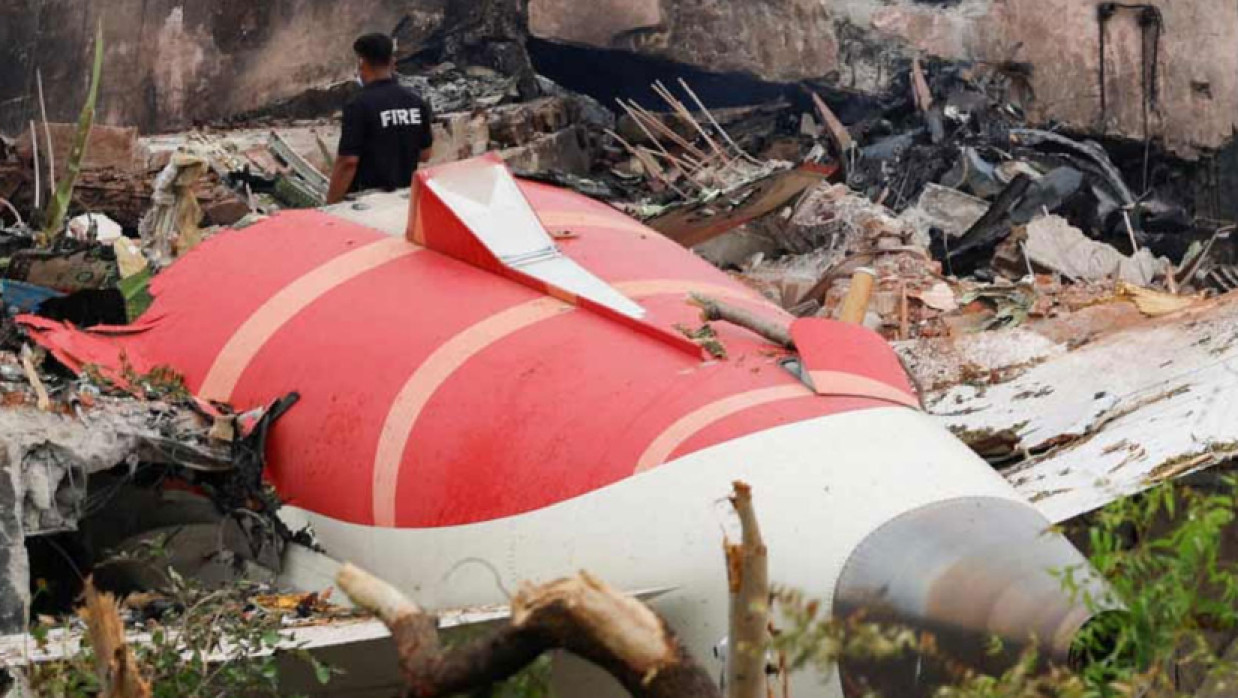 বিধ্বস্ত বিমান