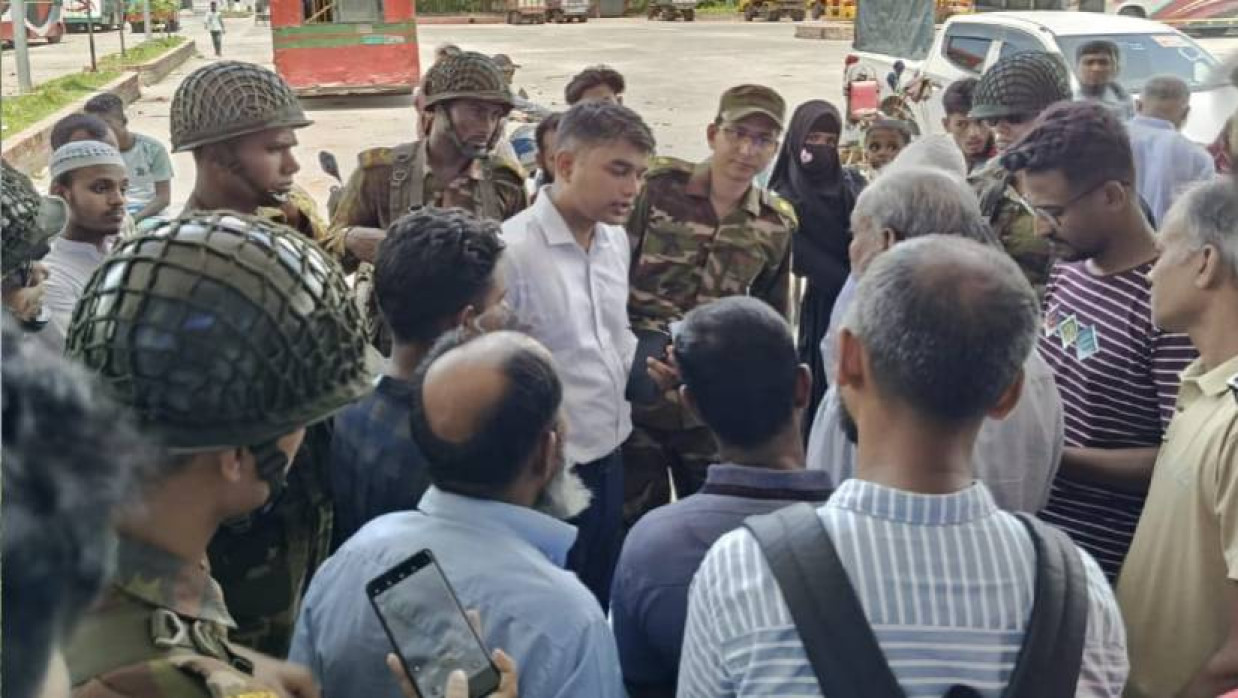 অতিরিক্ত ভাড়া নেওয়ায় কয়েকটি বাসকে জরিমানা করা হয়