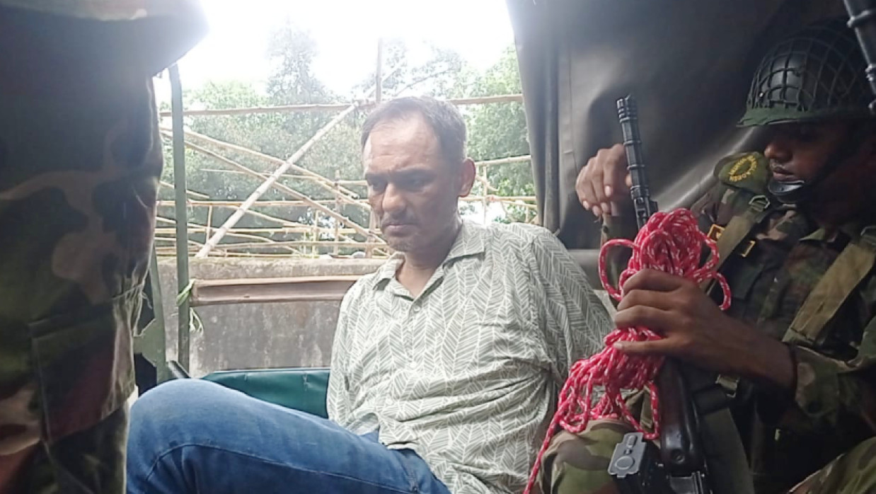 নারী এমপির ছেলে সাফায়েত সরোওয়ার রুমনকে আটক করা হয়