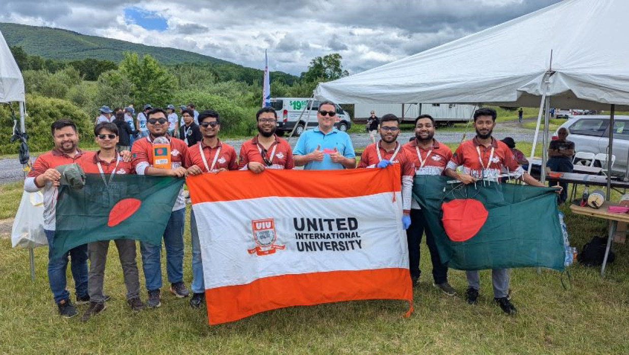 আন্তর্জাতিক ক্যানস্যাট প্রতিযোগিতায় এশিয়ার মধ্যে দ্বিতীয় ইউআইইউ