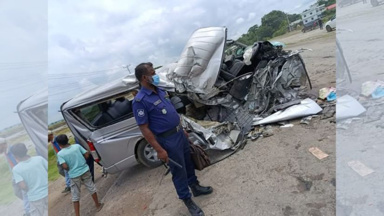 বিজয়নগরে ট্রাক ও মাইক্রোবাসের মুখোমুখি সংঘর্ষ