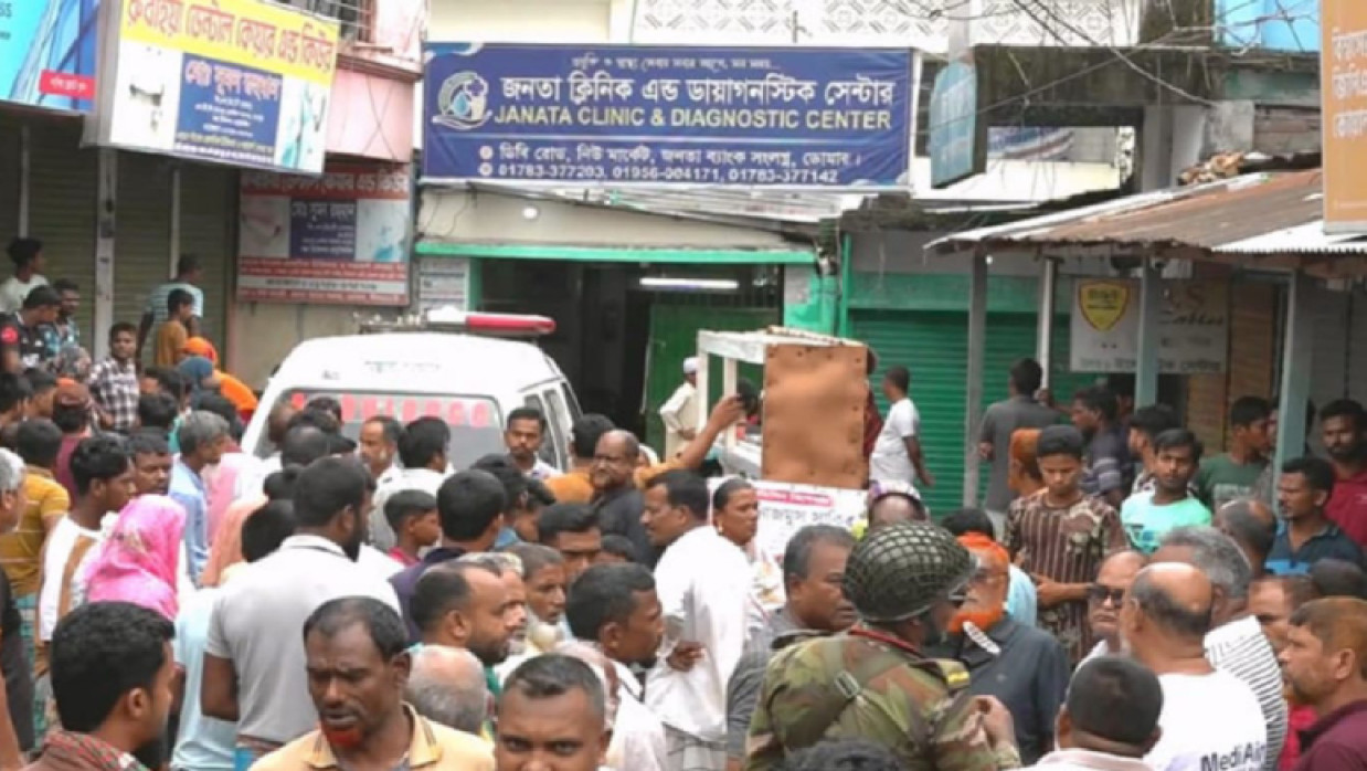 ঘটনাস্থলে পুলিশ ও সেনাবাহিনী 