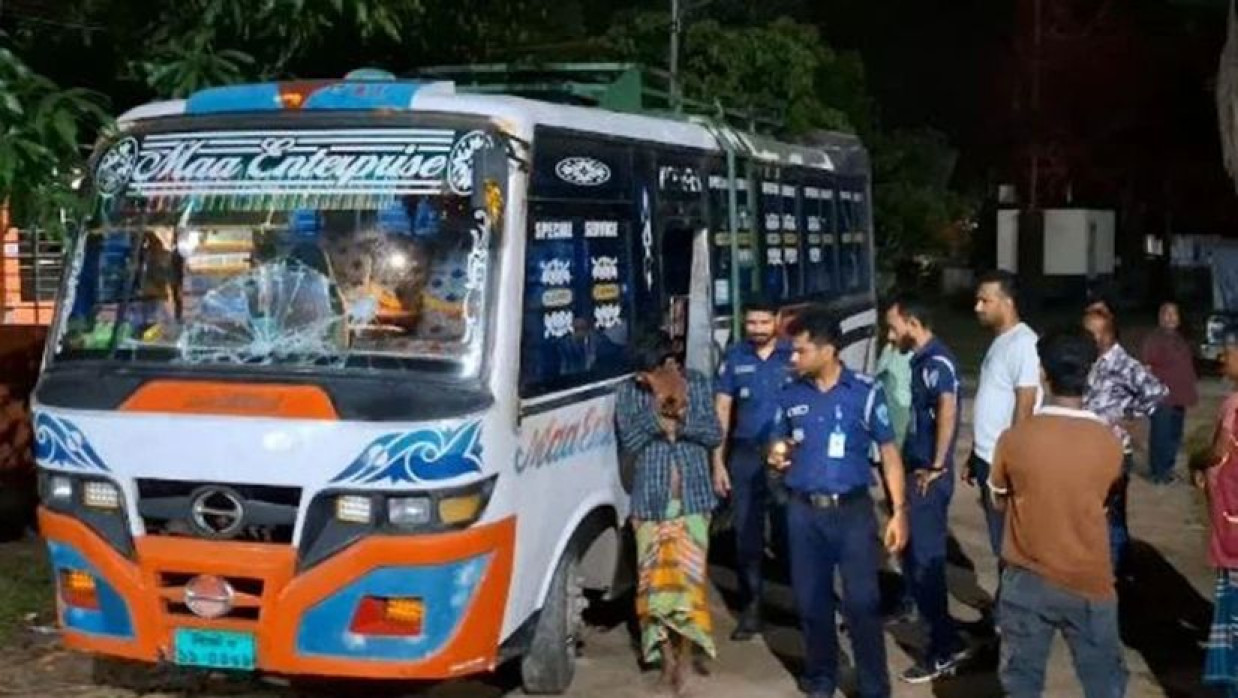 কলেজছাত্রীকে ধর্ষণের ঘটনায় বাসচালকের পর এবার হেলপার গ্রেপ্তার