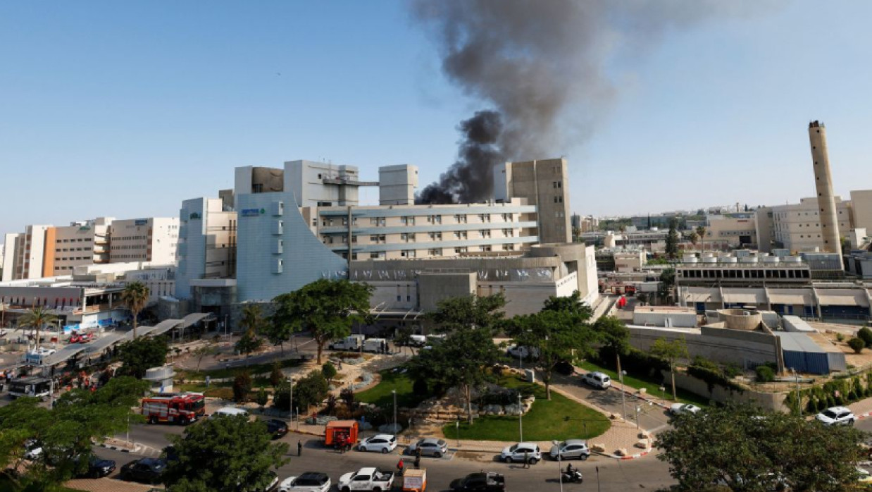 সরোকা মেডিকেল সেন্টারে ধোঁয়ার কুণ্ডলী উড়ছে