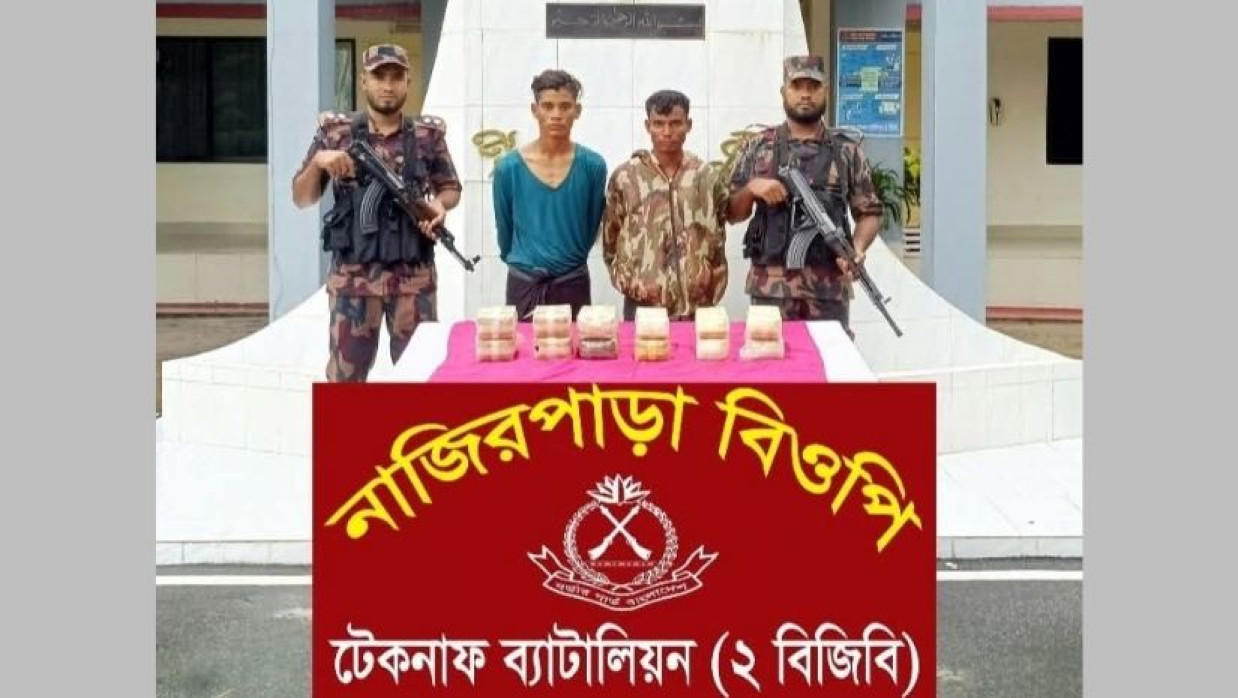 বিজিবির হাতে আটক দুই বিদেশি নাগরিক