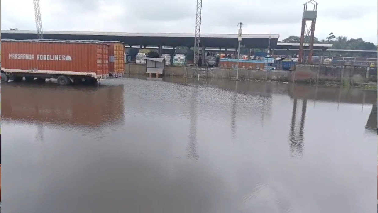 জলাবদ্ধ বেনাপোল স্থলবন্দর 