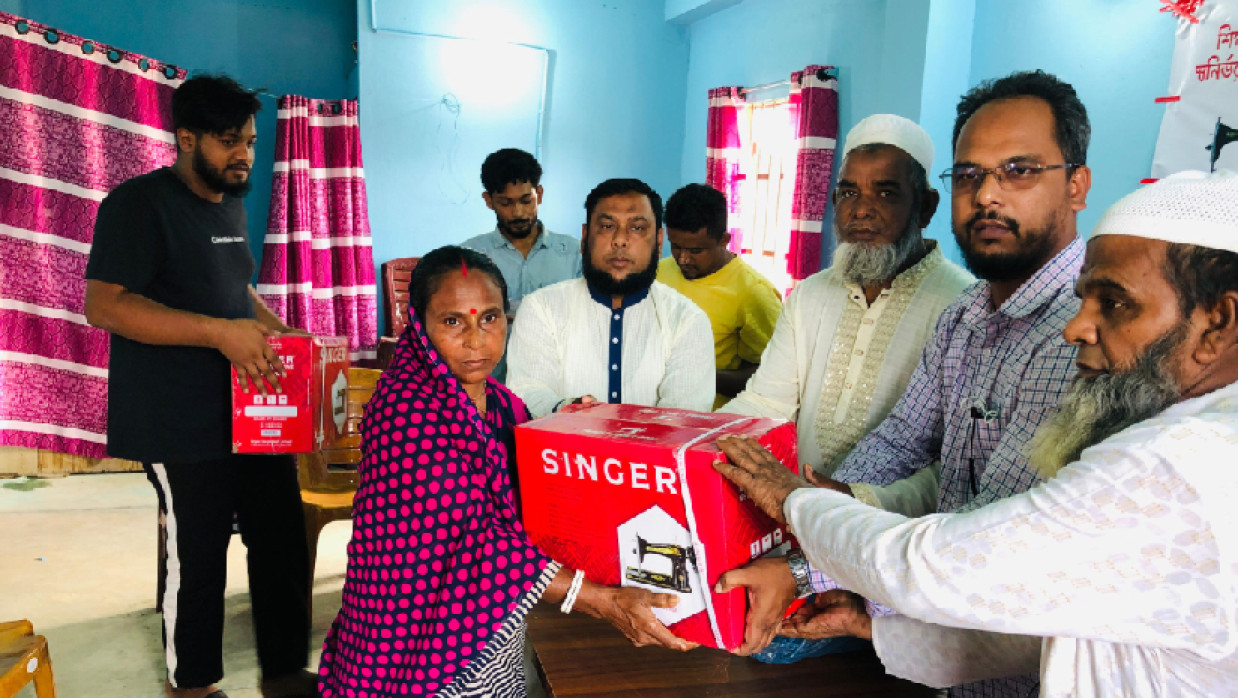 জামায়াতের সেলাই মেশিন বিতরণ