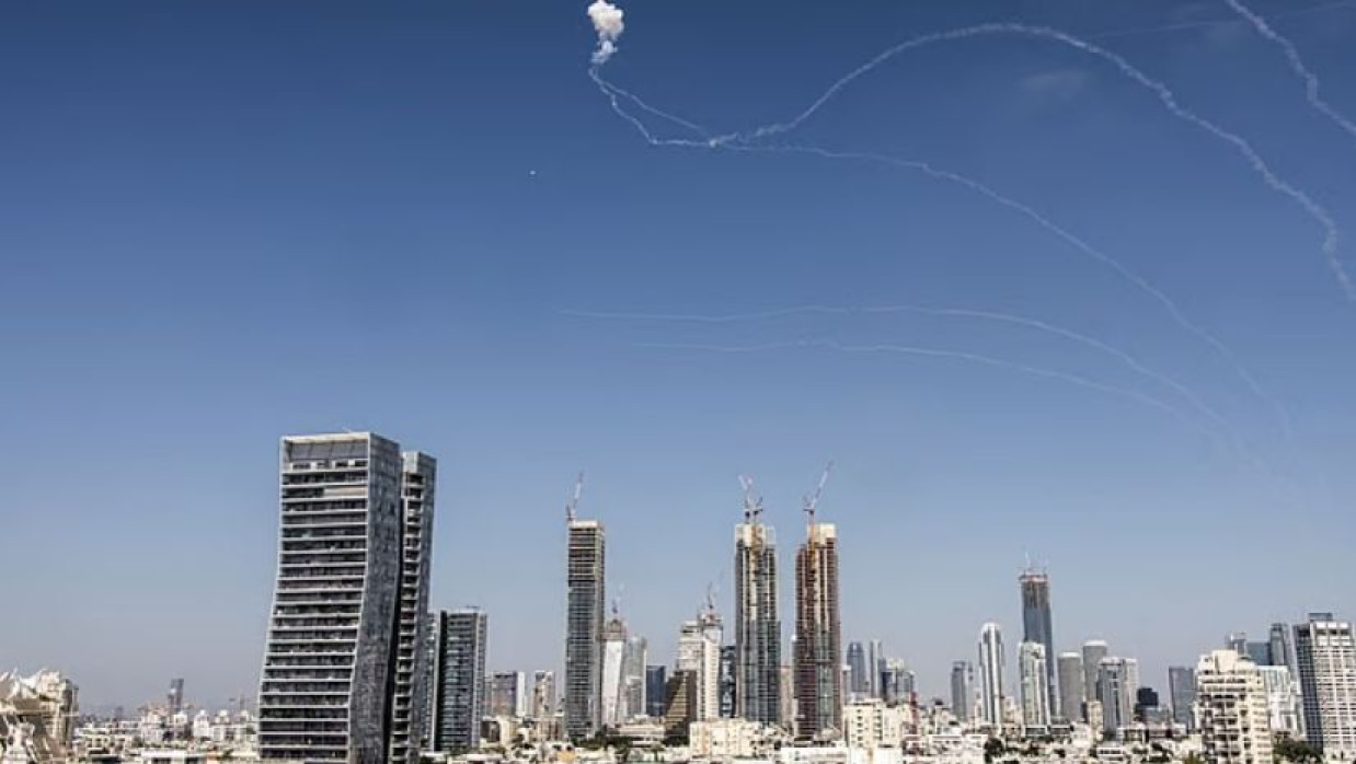 ইরানের ছোড়া ক্ষেপণাস্ত্র ইসরায়েলের আকাশে