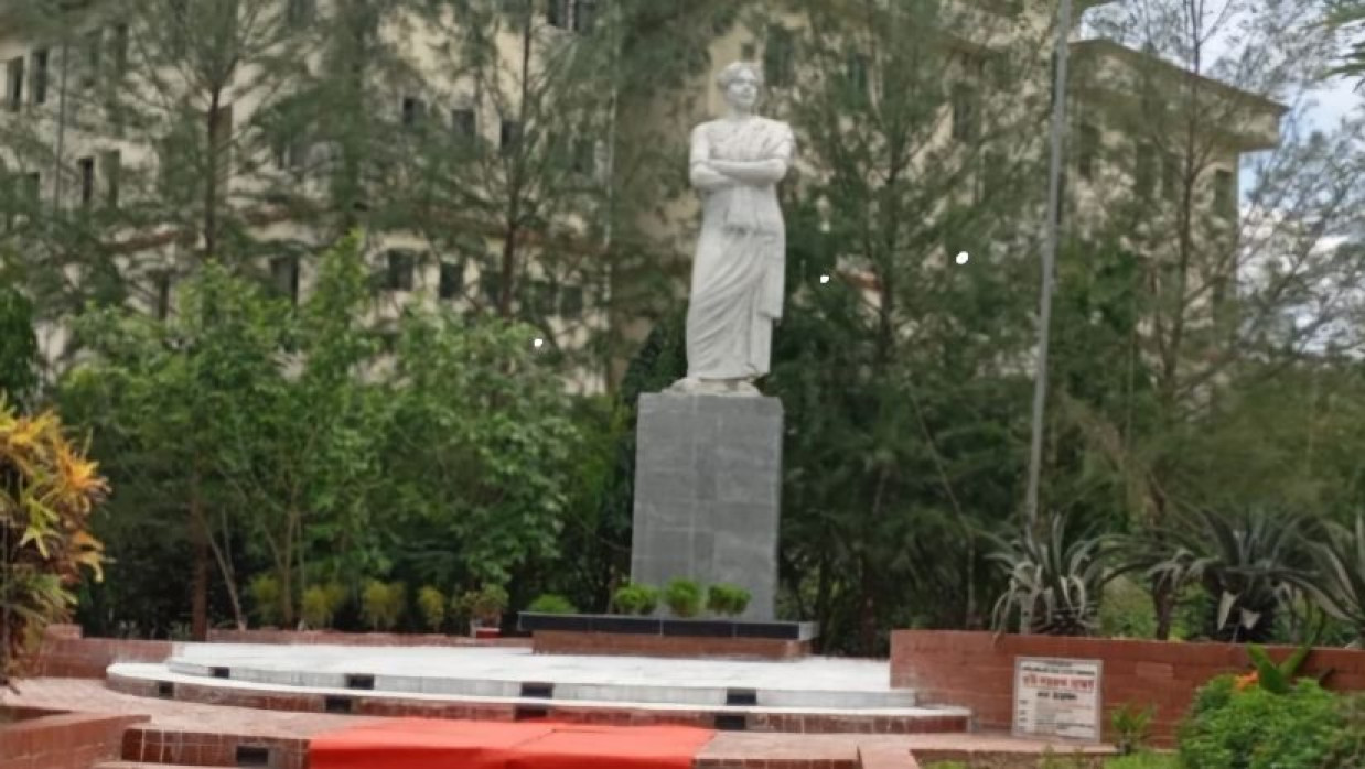 নজরুল ভাষ্কর্য