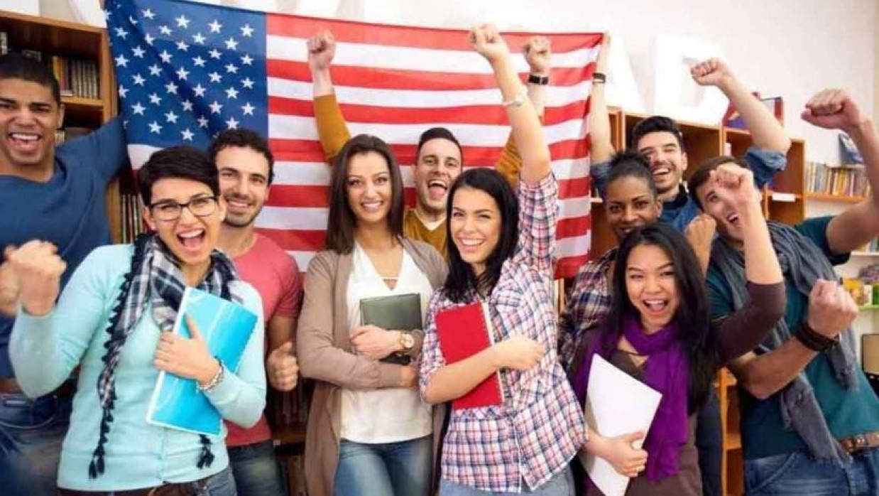 যুক্তরাষ্ট্রের উচ্চশিক্ষায় অবস্থানরত বিদেশী শিক্ষার্থীরা
