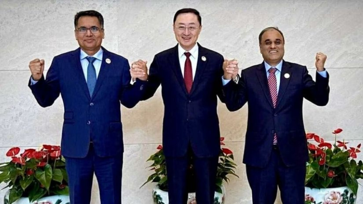 বাংলাদেশ, চীন ও পাকিস্তানের পররাষ্ট্র মন্ত্রী পর্যায়ে বৈঠক 