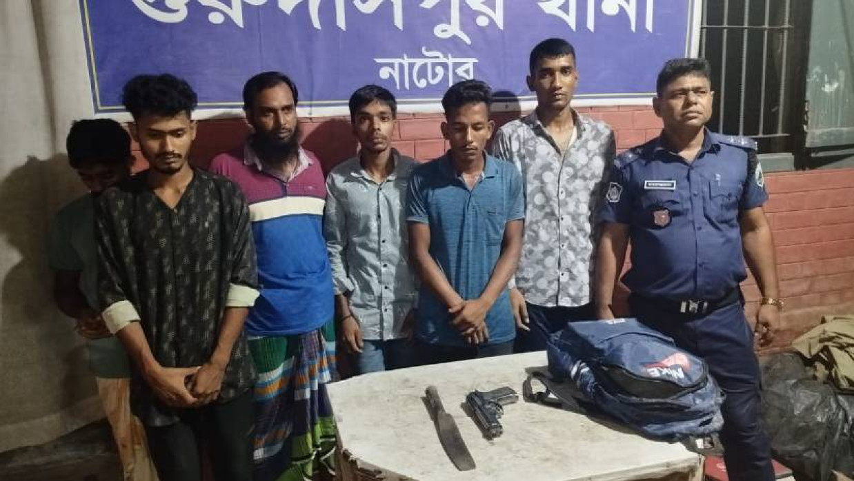 আটক ডাকাত দলের ছয় সদস্য