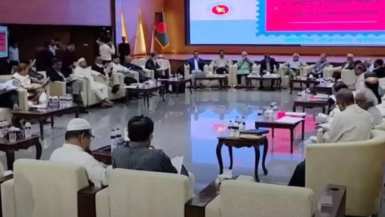 সংস্কার নিয়ে জাতীয় ঐকমত্য কমিশনের সঙ্গে রাজনৈতিক দলগুলোর বৈঠক