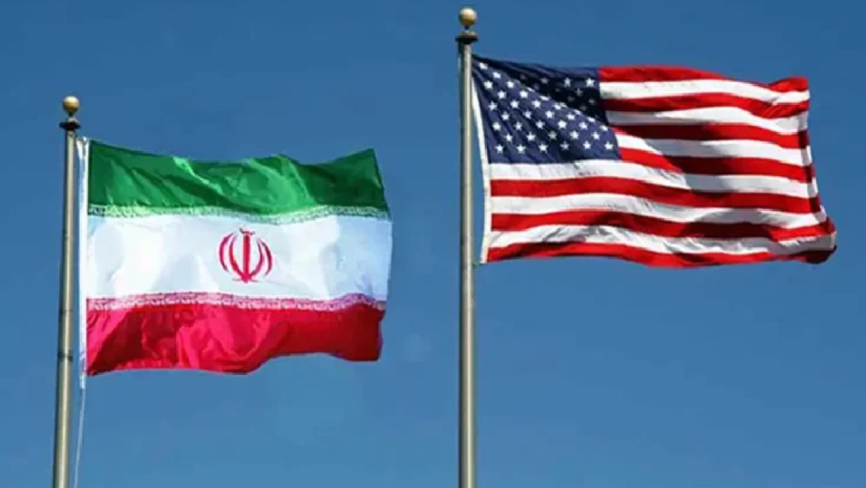 ইরান ও যুক্তরাষ্ট্রের জাতীয় পতাকা