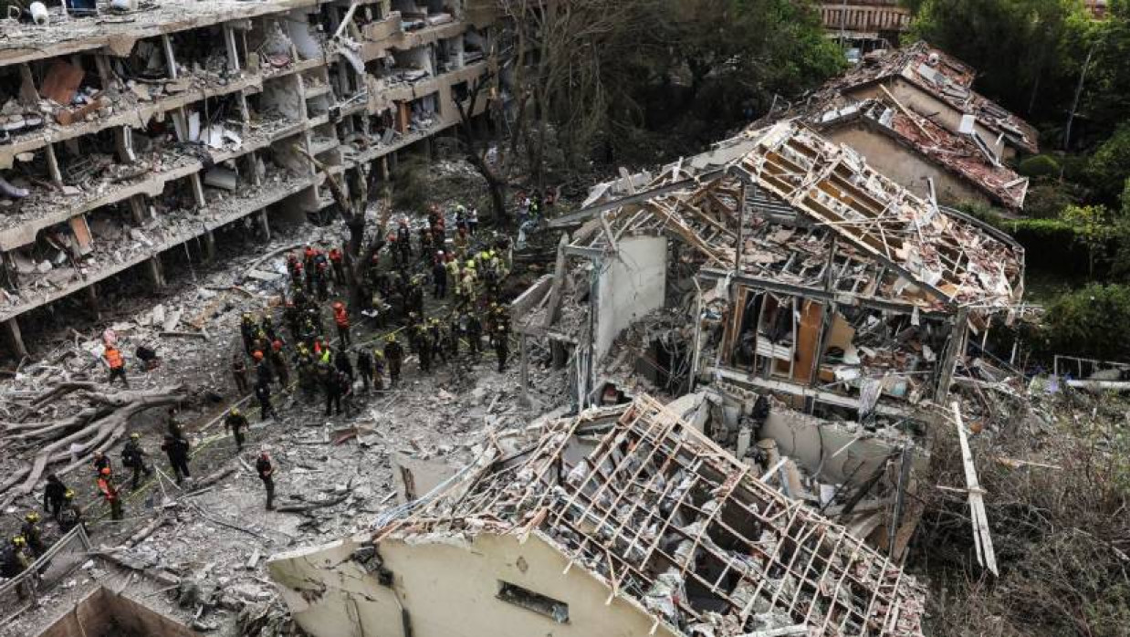 ইসরায়েলে কয়েক দফা হামলার পর লন্ডভন্ড অবস্থা