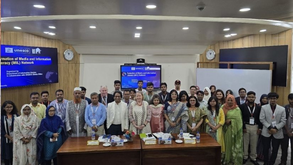 কর্মশালায় আয়োজকরা